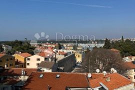 Prvi red do mora, Novigrad, شقة