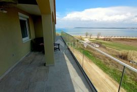 ZADAR, NIN - Apartmanska vila pokraj mora, Nin, Дом