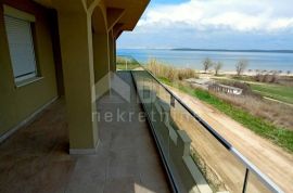 ZADAR, NIN - Apartmanska vila pokraj mora, Nin, Haus