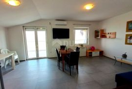 ZADAR, NIN - Apartmanska vila pokraj mora, Nin, Kuća