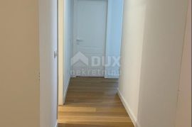 KOSTRENA, luksuzno uređen stan s okućnicom i predivnim pogledom na more, Kostrena, Appartment