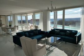 Villa atraktivnog dizajna s pogledom na more, Labin, Maison