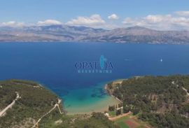 Maslinik - otok Brač, Postira, Земля