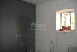 RIJEKA, KRNJEVO - Etaža kuće od 184 m2 za kompletnu renovaciju, Rijeka, Apartamento