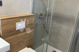 PENTHOUSE U  LUKSUZNOJ NOVOGRADNJI, Privlaka, Appartamento