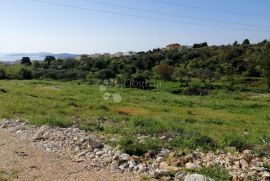 VODICE, atraktivno građevinsko zemljište s pogledom na more, Vodice, Tierra