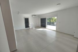 SRIMA - PENTHOUSE DRUGI RED DO MORA S8, Vodice, شقة