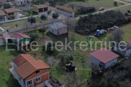 ISTRA, PULA - prodaja dva legalizirana objekta na okućnici od 1079m2!, Pula, بيت