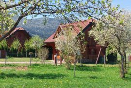 OTOČAC, LIČKO LEŠČE - Kuća u prirodi s bazenom, Otočac, Casa