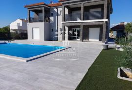 Zadar, Murvica - moderna vila 286m2 s bazenom! 814000€, Zadar - Okolica, Haus