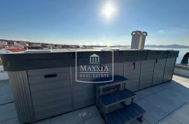 Diklo - penthouse krovna terasa sauna jacuzzi! 650000€, Zadar, Appartment