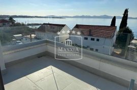 Diklo - penthouse krovna terasa sauna jacuzzi! 650000€, Zadar, Appartamento