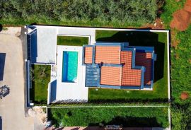 ISTRA, POREČ - Moderna kuća sa bazenom na rubu naselja s pogledom na more, Poreč, Haus
