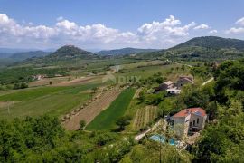 ISTRA, MOTOVUN - Izvanredna kuća s bazenom na izuzetnoj lokaciji, Motovun, Дом