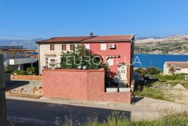 Zadar, Pag, kuća s pet apartmana i pogledom na more, 867,39 eur/m2, Pag, Maison