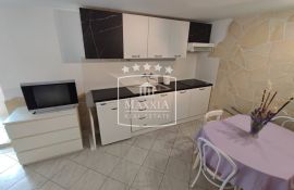 Karin Donji - kuća s 3 apartmana, otvoreni pogled na more! 266000€, Benkovac, Famiglia