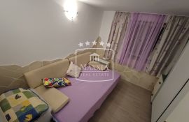 Karin Donji - kuća s 3 apartmana, otvoreni pogled na more! 266000€, Benkovac, Casa