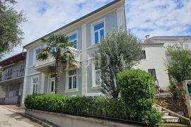 Crikvenica kuća u centru sa tri stana, Crikvenica, House