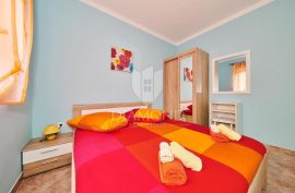 Umag, okolica! Apartmanska kuća sa bazenom!, Umag, Maison