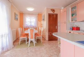 Umag, okolica! Apartmanska kuća sa bazenom!, Umag, Famiglia