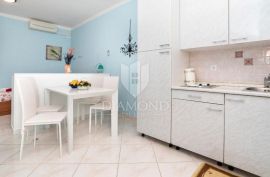 Umag, okolica! Apartmanska kuća sa bazenom!, Umag, House