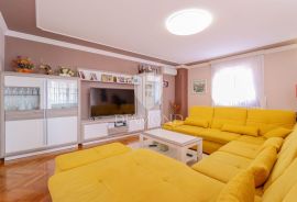 Umag, okolica! Apartmanska kuća sa bazenom!, Umag, House