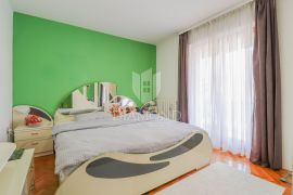 Umag, okolica! Apartmanska kuća sa bazenom!, Umag, Maison