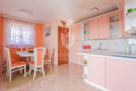 Umag, okolica! Apartmanska kuća sa bazenom!, Umag, Kuća