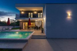 Pula, okolica, atraktivna kuća modernog dizajna, Ližnjan, Maison