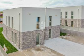 Novigrad, okolica! Moderna duplex kuća 200 m od mora u izgradnji!, Novigrad, Famiglia