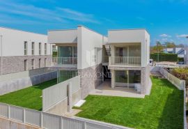 Novigrad, okolica! Novogradnja! Moderni duplex 200 m od mora!, Novigrad, Haus