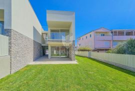 Novigrad, okolica! Novogradnja! Moderni duplex 200 m od mora!, Novigrad, Дом