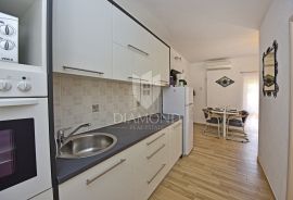 Poreč, okolica, fantastična apartmanska kuća!, Poreč, Haus