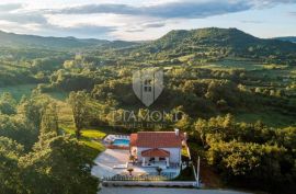 Pićan, okolica, prekrasna Villa okružena prirodom, Pićan, Casa