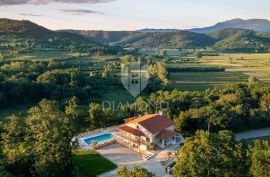 Pićan, okolica, prekrasna Villa okružena prirodom, Pićan, Haus