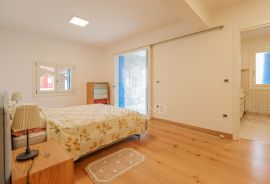 Umag, stan na izvanrednoj lokaciji 2.red do mora!, Umag, Appartement