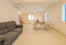 Umag, stan na izvanrednoj lokaciji 2.red do mora!, Umag, Apartamento