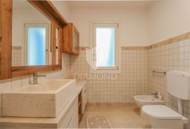 Umag, stan na izvanrednoj lokaciji 2.red do mora!, Umag, Appartement