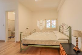 Umag, stan na izvanrednoj lokaciji 2.red do mora!, Umag, Appartement