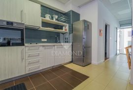 Umag centar, stan u prizemlju 2.red do mora!, Umag, Appartement