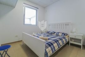 Umag centar, stan u prizemlju 2.red do mora!, Umag, Appartement