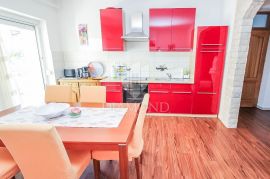 Poreč, apartmanska kuća u centru grada!, Poreč, بيت