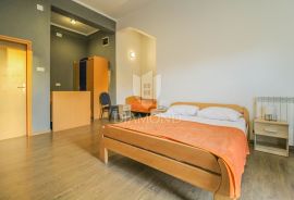 Umag okolica, apartmanska kuća sa velikom okućnicom, Umag, Casa