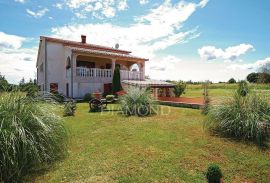 Barban, okolica, obiteljska kuća sa velikom okućnicom, Barban, House