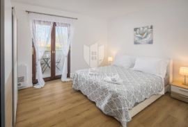 Poreč, kuća sa tri prostrana apartmana u mirnom mjestu!, Poreč, Σπίτι