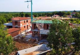 Poreč, okolica, idilična moderna vila sa istarskim akcentom u izgradnji!, Poreč, House