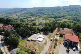 Pićan, građevinsko zemljište na rubu naselja sa otvorenim pogledom, Pićan, Terreno