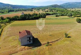 Boljun, kuća na lijepoj lokaciji sa otvorenim pogledom, Lupoglav, Kuća