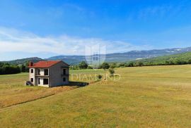 Boljun, kuća na lijepoj lokaciji sa otvorenim pogledom, Lupoglav, Haus