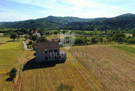 Boljun, kuća na lijepoj lokaciji sa otvorenim pogledom, Lupoglav, House